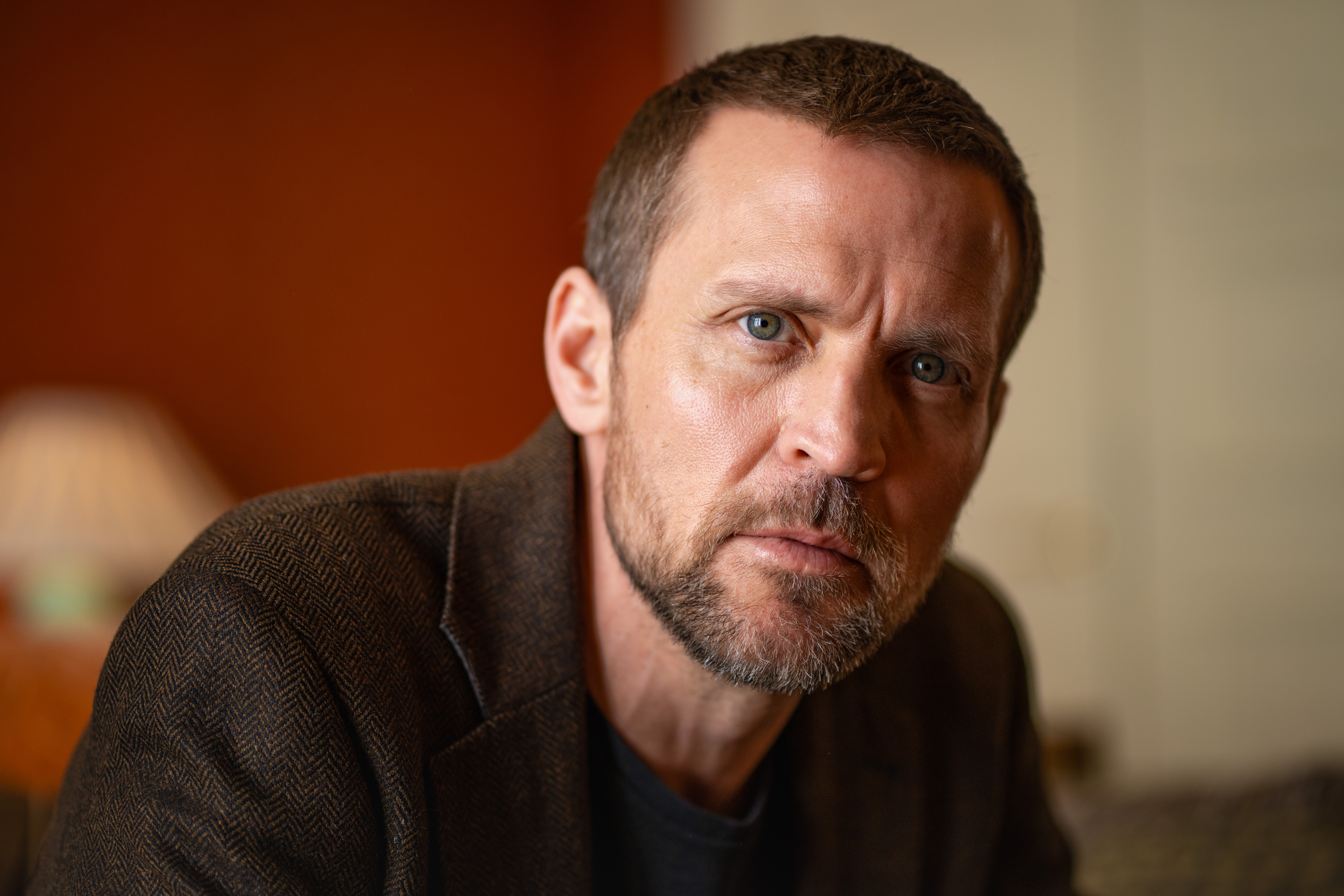 Oslo 20260323. Skuespiller Tobias Santelmann på Netflix sin pressedag for tv-serien «Harry Hole» på Villa Inkognito i Oslo mandag. (Foto: Amanda Pedersen Giske/NTB.)