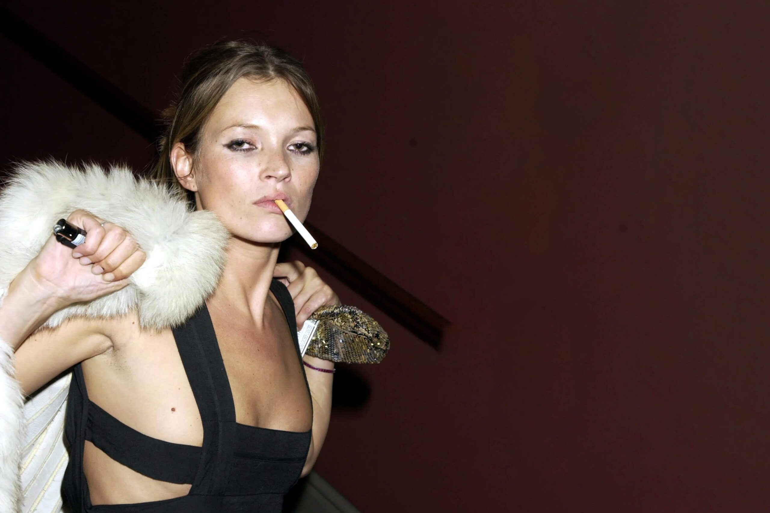 Røyking pleide å være voksent og intellektuelt, deretter kult og opprørsk. Nå er sigarettene på vei tilbake. (Foto: Arkiv.) Kate Moss.