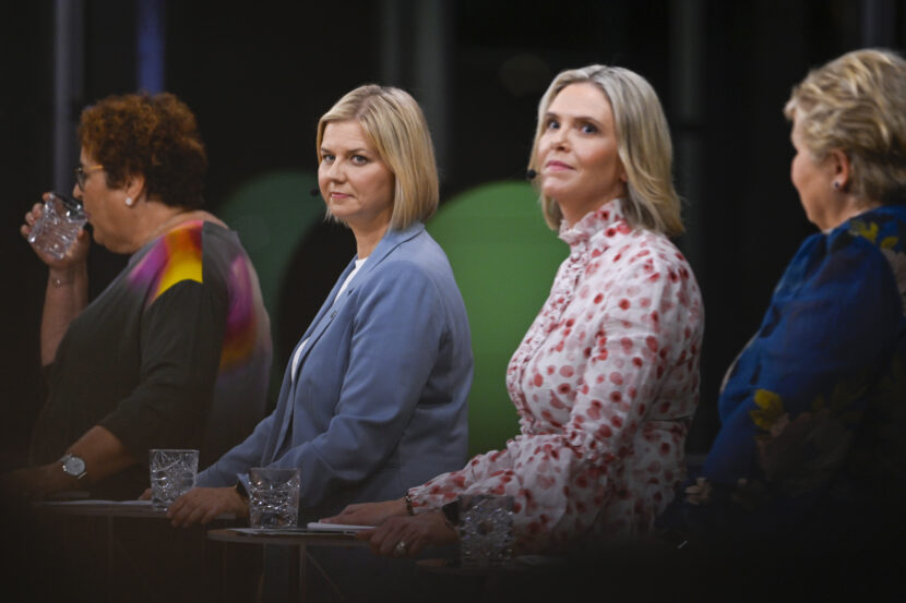 Guri Melby (V), Sylvi Listahaug (Frp) under partilederdebatten til NRK i Stavanger(Foto: Carina Johansen/NTB.)