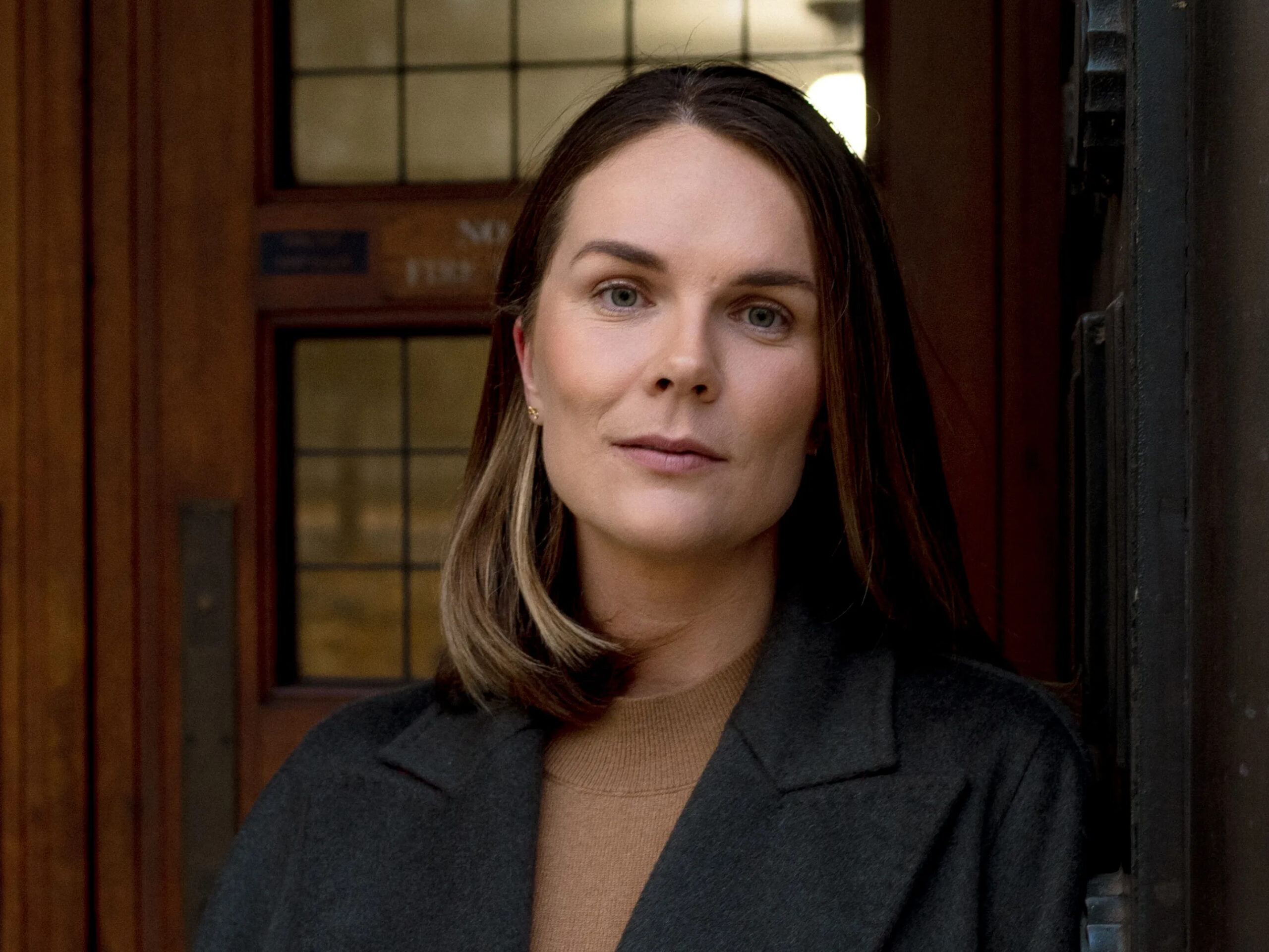 Caro Claire Burke, forfatteren av «Yesteryear», snakker ut om tradwife-trenden, som hun synes er tiltalende - men kaller en fantasi. (Foto Aiste Saulyte/presse.)