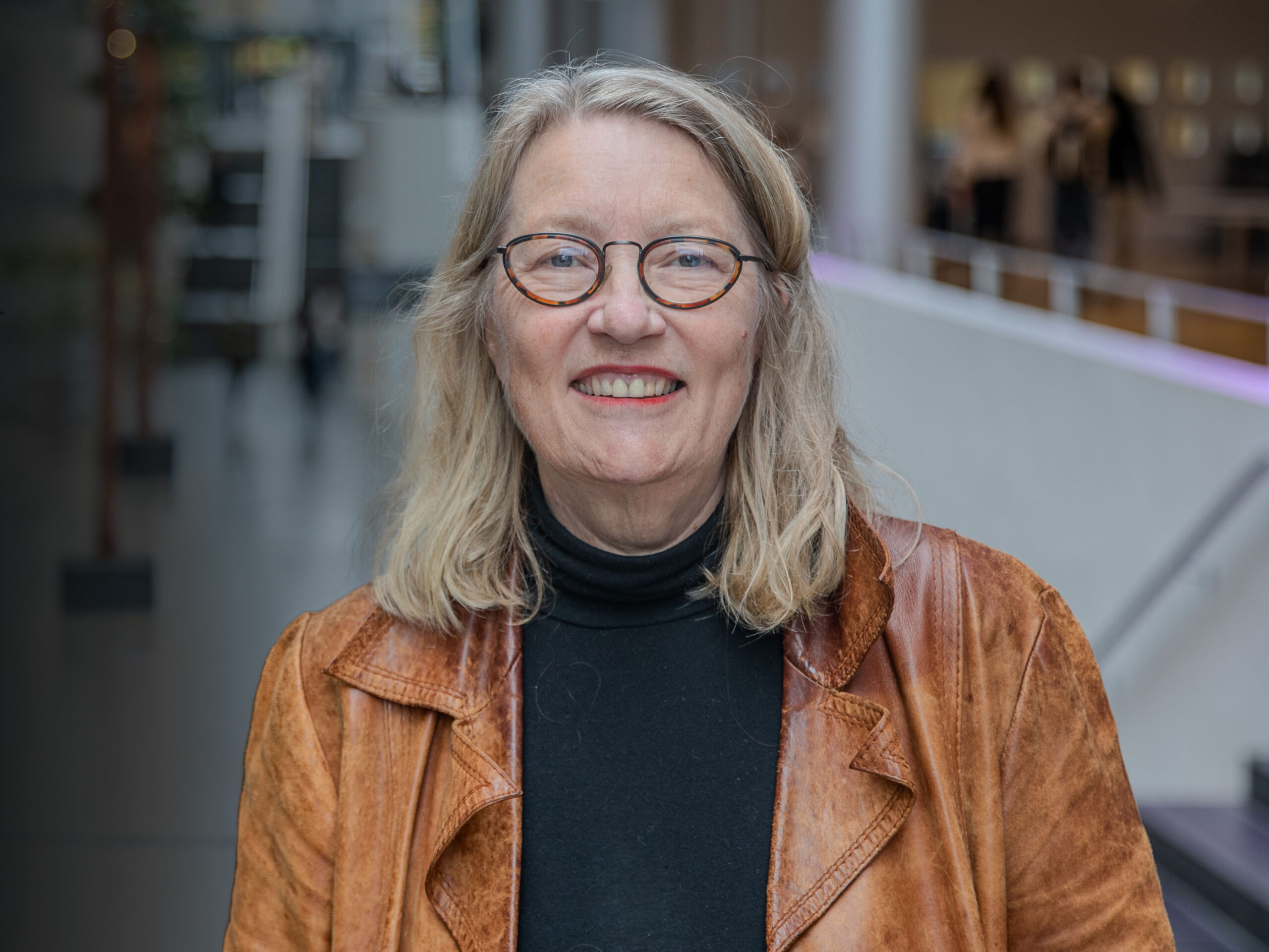 Professor i kulturpolitikk ved BI, Anne-Britt Gran, er lei av at Schibsted tvinger deg til å velge mellom samtykke og ekstraregning. (Foto: BI.)