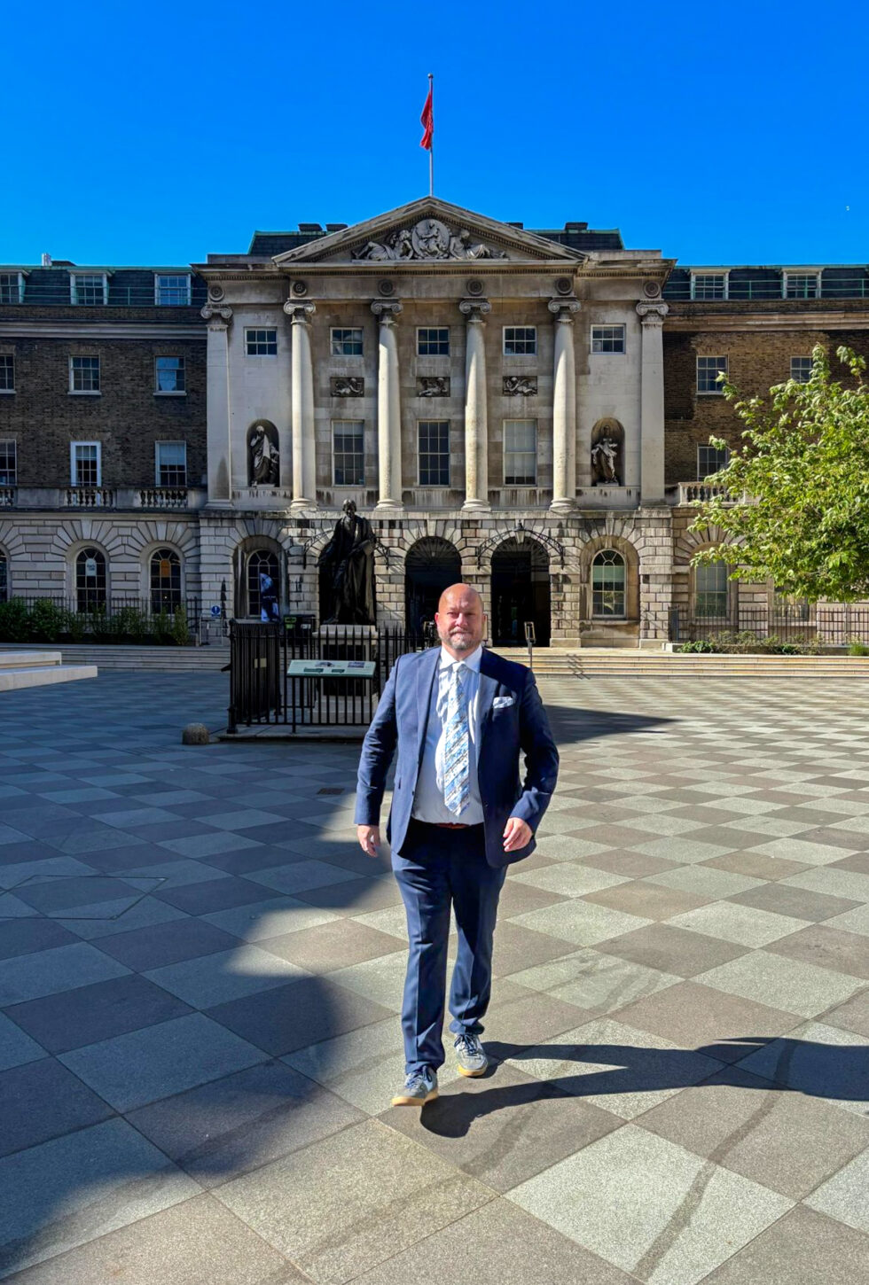 Professor i rettsvitenskap ved Universitetet i Innlandet, Morten Walløe Tvedt, på besøk hos King’s College i London. (Foto: Jonathan Monteiro Bernardo.)