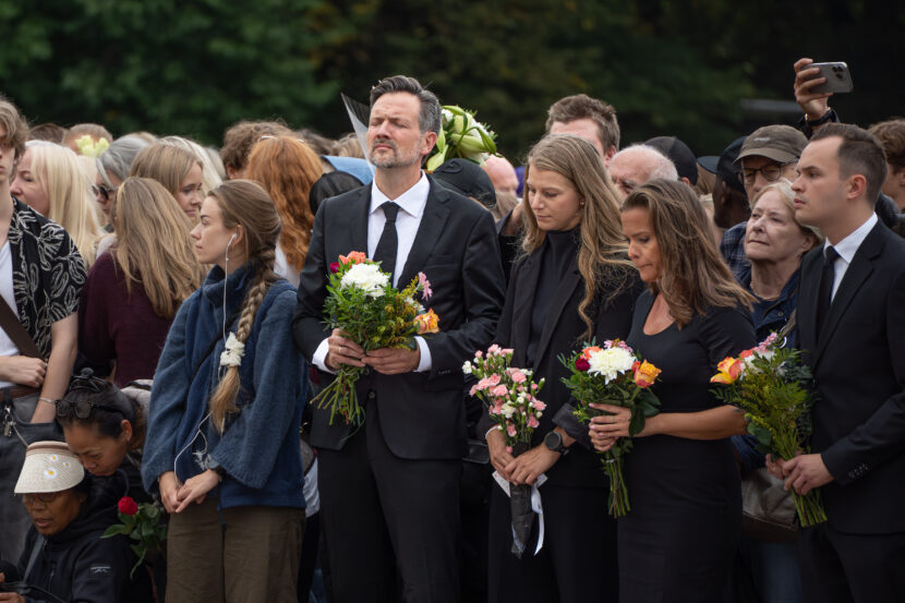 Representanter fra KRF, blant andre partileder Dag-Inge Ulstein, møtte også opp i dag. (Foto: Iver Skrede/Subjekt.)