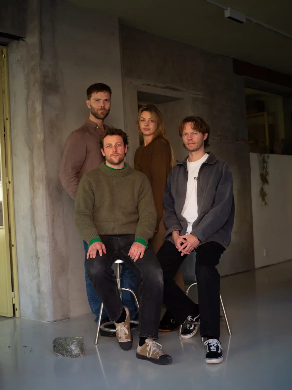 På bildet ser du de deltakende kunstnerne: Hélène Arja, Herman Billett, Roar Gustafsson Skotte, I. Eirik Traavik Nesheim. (Foto: Presse).