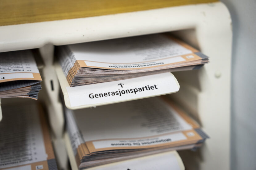 Stemmesedler fra med partinavnet til Generasjonspartiet i et stemmelokale på Bøler senter, der folk kan forhåndsstemme. (Foto: Heiko Junge/NTB.)