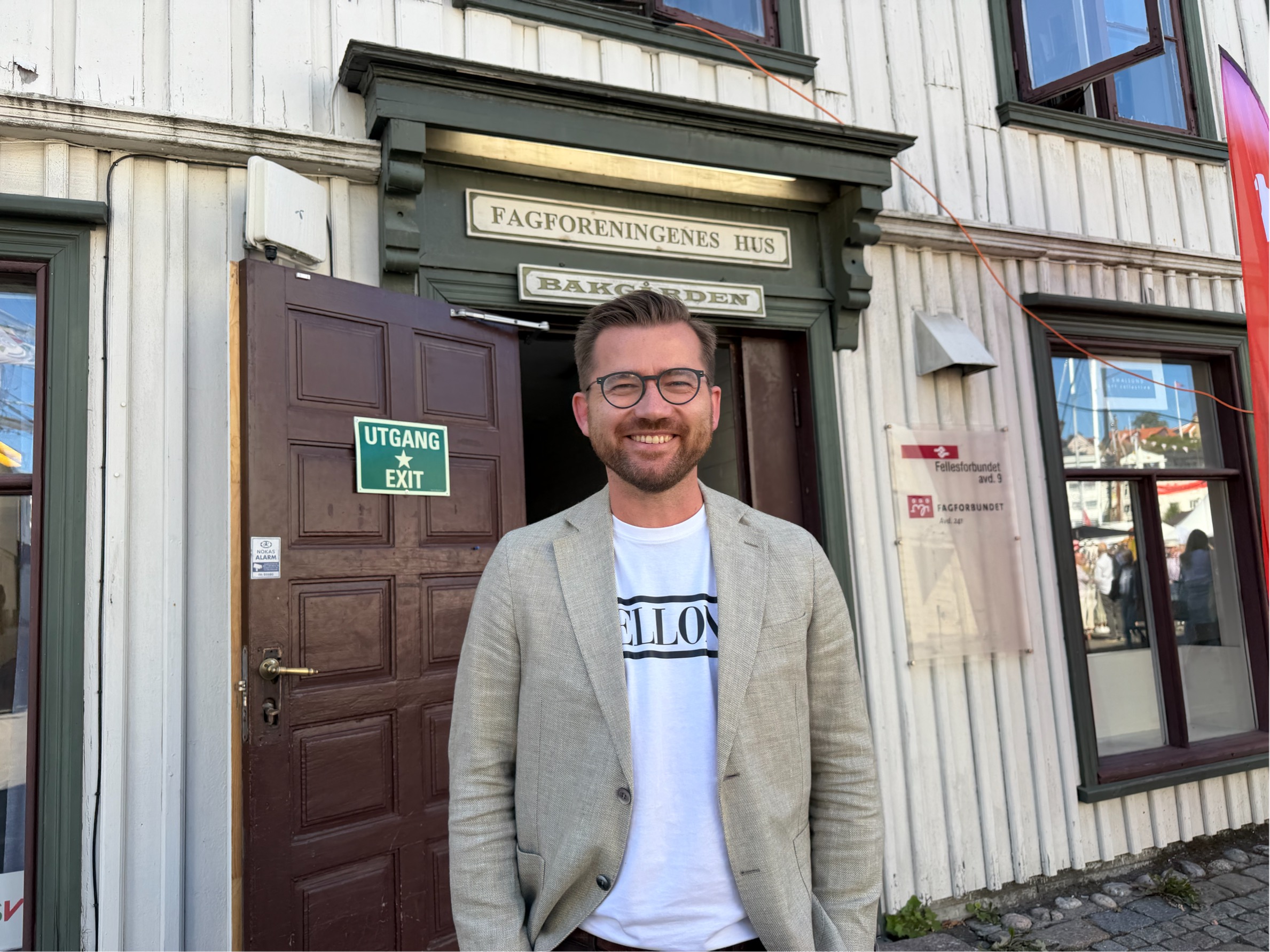 Sveinung Rotevatn under Arendalsuka 2026. Han skulle helst vært et annet sted. (Foto: Danby Choi.)