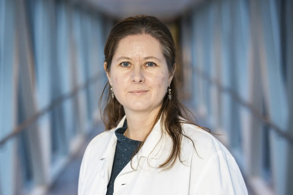 Vaksineforsker og professor i immunologi ved Universitetet i Oslo, Gunnveig Grødeland, er kvinnen stataen ringer når de trenger svar om vaksiner. (Foto: Frode Hansen/NTB.)