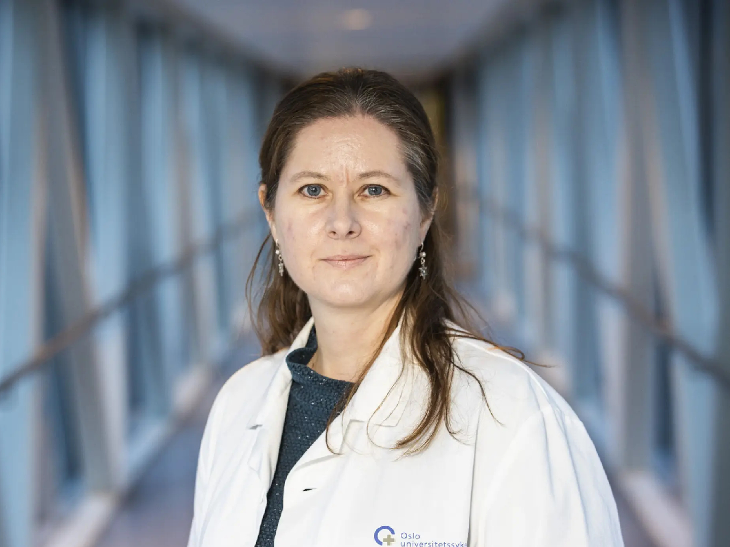 Vaksineforsker og professor i immunologi ved Universitetet i Oslo, Gunnveig Grødeland, er kvinnen stataen ringer når de trenger svar om vaksiner. (Foto: Frode Hansen/NTB.)