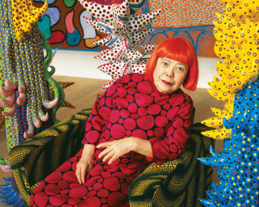 Yayoi Kusama i studioet i Tokyo. (Foto: Nobuyoshi Araki.)