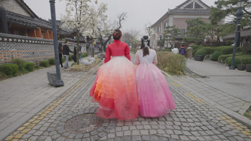Morten Traavik gir ut dokumentarfilmen «North south man woman» i Sør Korea. Snart vises den på NRK. (Foto: Janis Senbergs.)