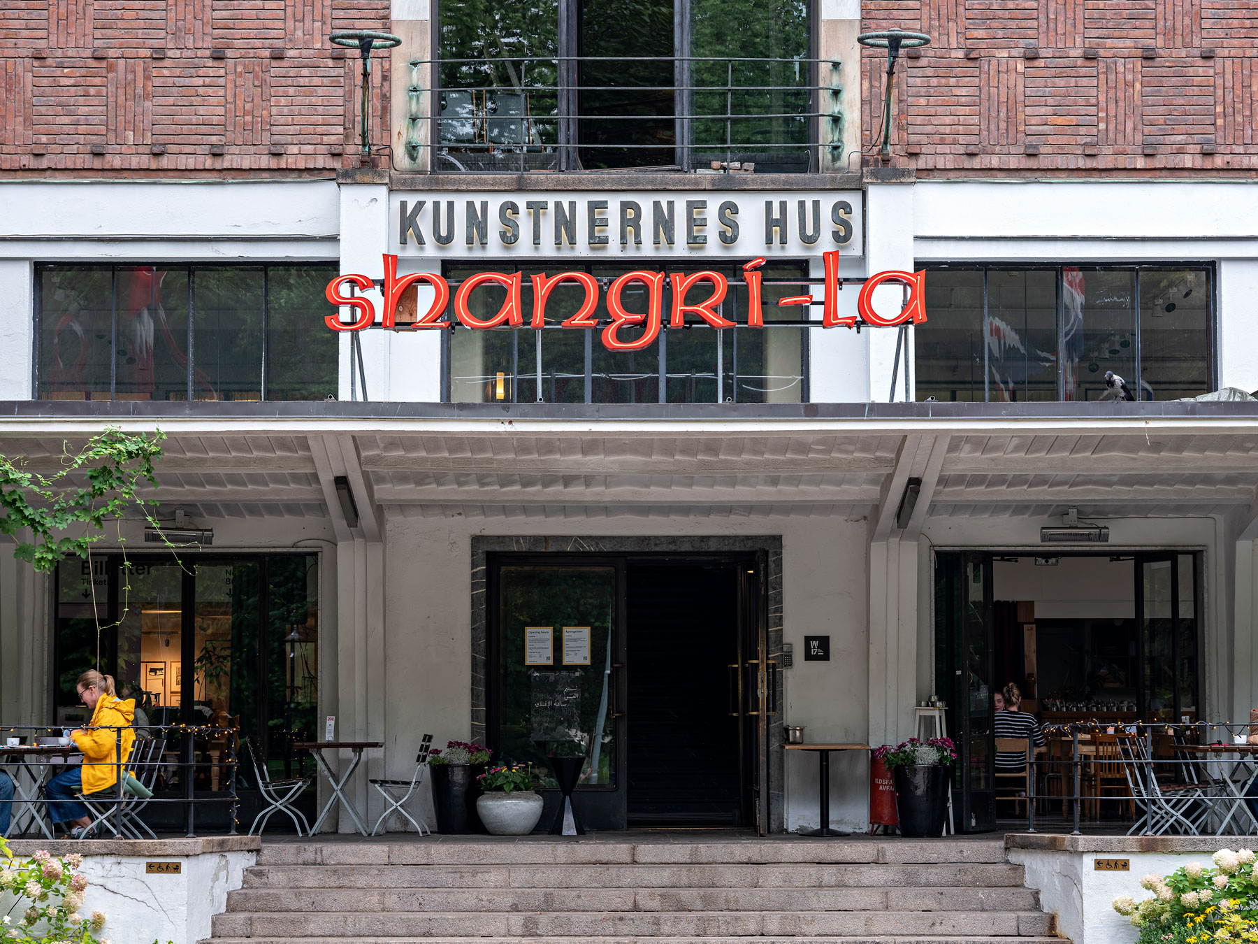 shangri-la (1998/2025) Neonskilt Høstutstillingen 2026 (Foto: Høstutstillingen.)