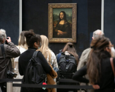 Gjester køer for å se «Mona Lisa» av Leonardo da Vinci, som alle andre. Like ved kunne de denne dagen få med seg et langt sjeldnere syn. (Foto: Marc Piasecki/Getty.)