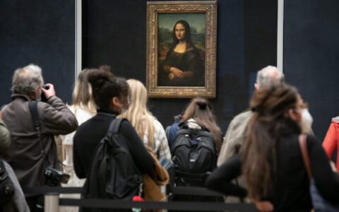 Gjester køer for å se «Mona Lisa» av Leonardo da Vinci, som alle andre. Like ved kunne de denne dagen få med seg et langt sjeldnere syn. (Foto: Marc Piasecki/Getty.)
