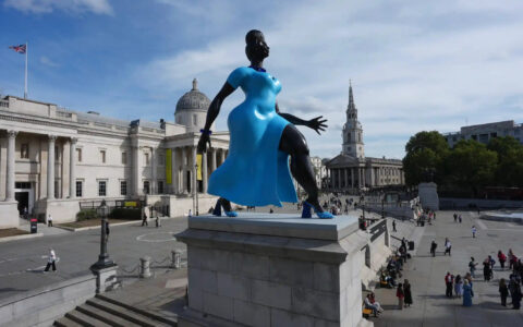 Lady in Blue Trafalgar Square London Storbritannia England statue Self kritikk bråk krangel Peder Lund Fornebu Norge