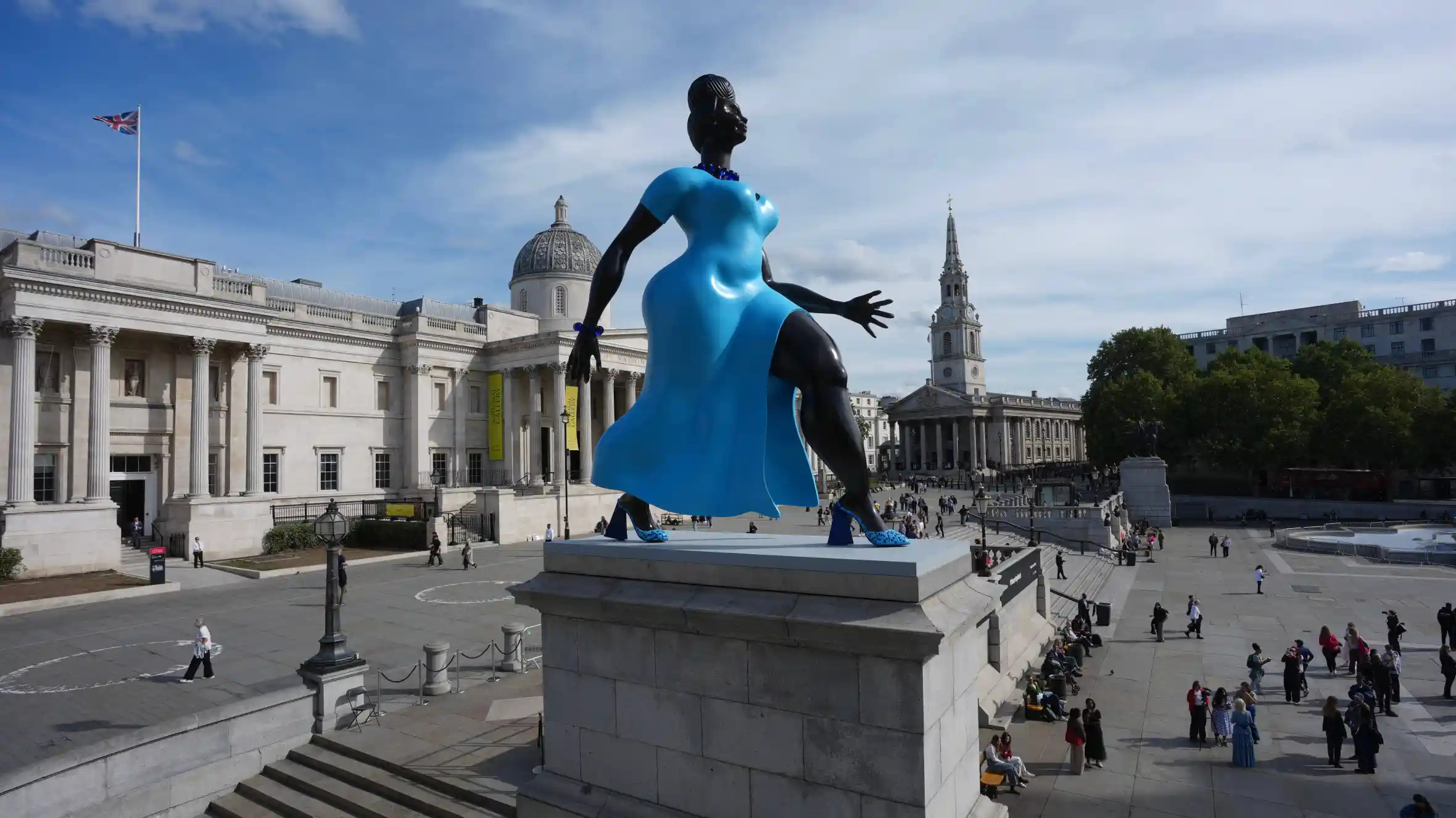 Lady in Blue Trafalgar Square London Storbritannia England statue Self kritikk bråk krangel Peder Lund Fornebu Norge