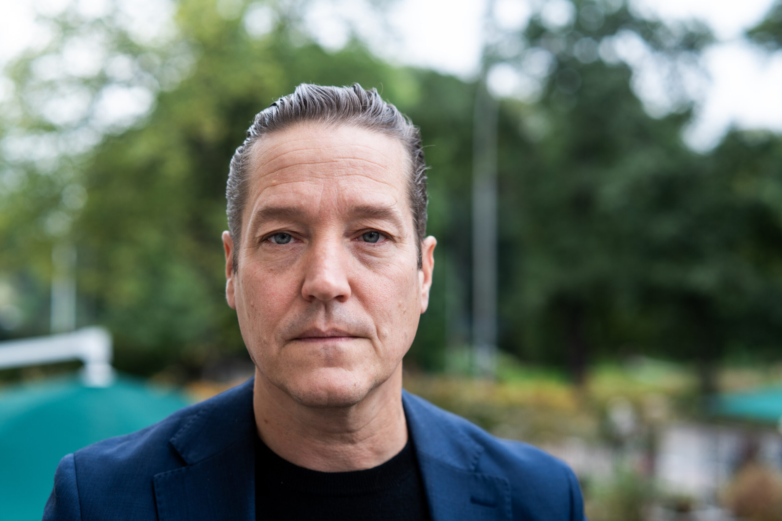 Lars Petter Hagen fra festspillene i Bergen, under kritikerprisene for teater, musikk og dans 2023/2024 på Litteraturhuset i Oslo mandag. (Foto: Thomas Fure / NTB.)
