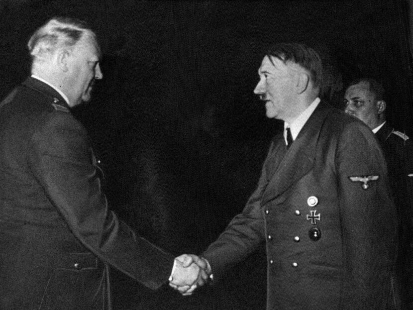 Quisling og Hitler hilser på hverandre. (Foto: NTB.)