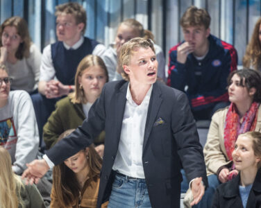 «Gutta» Det norske teateret (Foto: Eirik Malmo.)