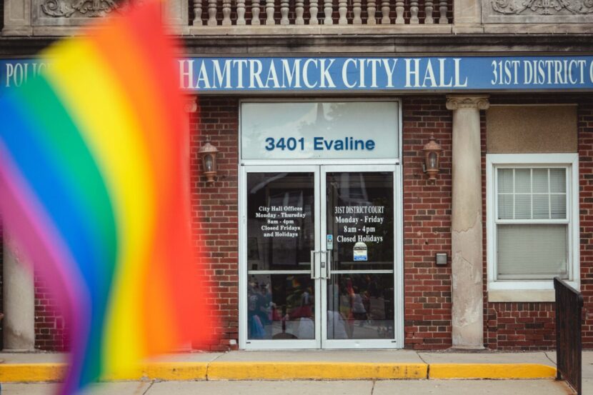 Hamtramck Detroit Michigain USA prideflagg forbudt på byens flaggstenger dyreofringer tillatt muslimsk flertall liberale føler på svik