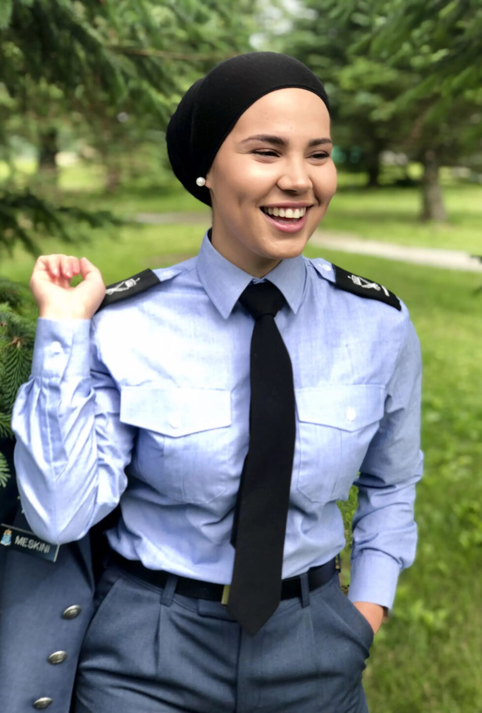 Iman Meskini, kjent som Sana i «Skam», med hijab under førstegangstjenesten i 2019. (Foto: Kristoffer Hettervik, Forsvaret.)