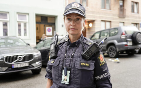 Oslo 20240804. Innsatsleder politi Ine Jahren er ved Sofienberg i Oslo etter en knivstikking søndag. (Foto: Amanda Pedersen Giske/NTB.)