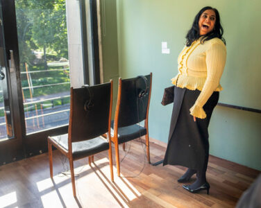 Kultur- og likestillingsminister Lubna Jaffery i Kunstnernes Hus tidligere i høst. (Foto: Heiko Junge / NTB.)