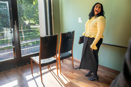 Kultur- og likestillingsminister Lubna Jaffery i Kunstnernes Hus tidligere i høst. (Foto: Heiko Junge / NTB.)