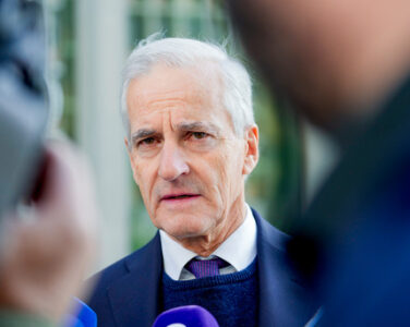 Statsminister Jonas Gahr Støre og flere andre Ap-profiler mottar mest hets på Facebook, viser en ny undersøkelse. Rapporten avdekker en stor økning generelt av netthets mot norske politikere. (Foto: Javad Parsa / NTB.)