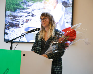 Anna Ihle vinner Høstutstillingens Høstutstillingspris 2023. (Foto: Aurora Henni Krogh.)