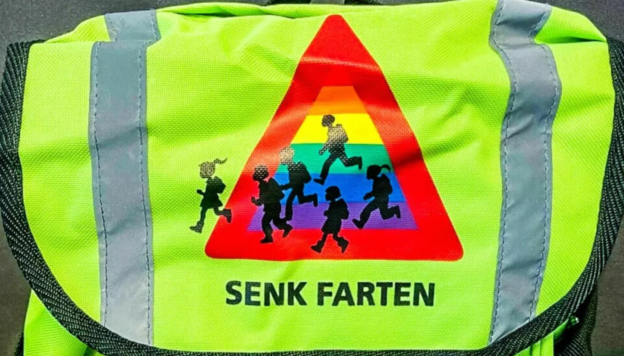 Pride-farger på skolesekk i Troms og Finnmark. (Foto: Presse.)