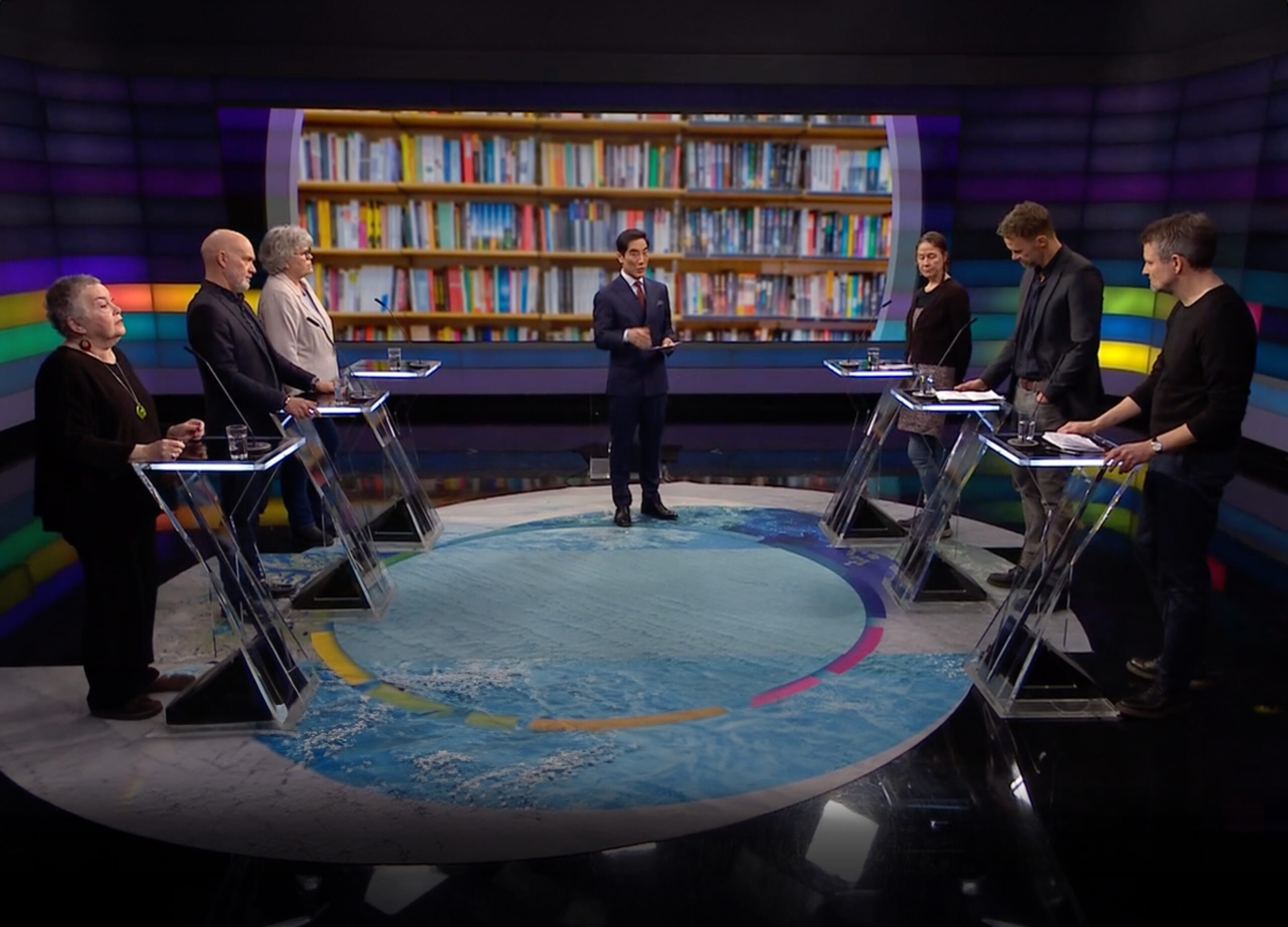 Fredrik Solvang og forfatterne på «Debatten». (Skjermdump: NRK.)