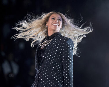 Svarte låtskrivere har vært utestengt fra country-sjangeren, mener kritiker. Nå blir Beyoncé historisk. (Foto: AP Photo/Andrew Harnik, File.)
