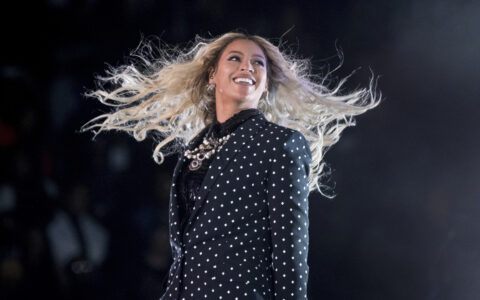Svarte låtskrivere har vært utestengt fra country-sjangeren, mener kritiker. Nå blir Beyoncé historisk. (Foto: AP Photo/Andrew Harnik, File.)